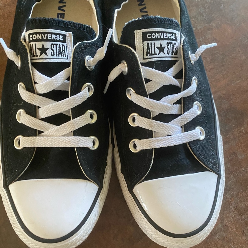 Women’s black converse
